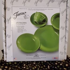NIB Fiesta 5 place setting in Shamrock